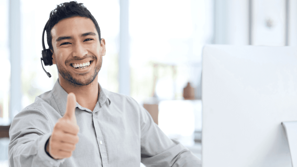 5 Secrets to Exceptional Customer Satisfaction: Insights from Market Instinct 2 Customer support agent smiling